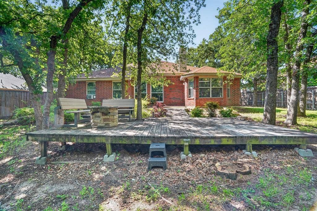 549 Dylan Court, Azle, TX 76020 549 Dylan Court, Azle, TX 76020