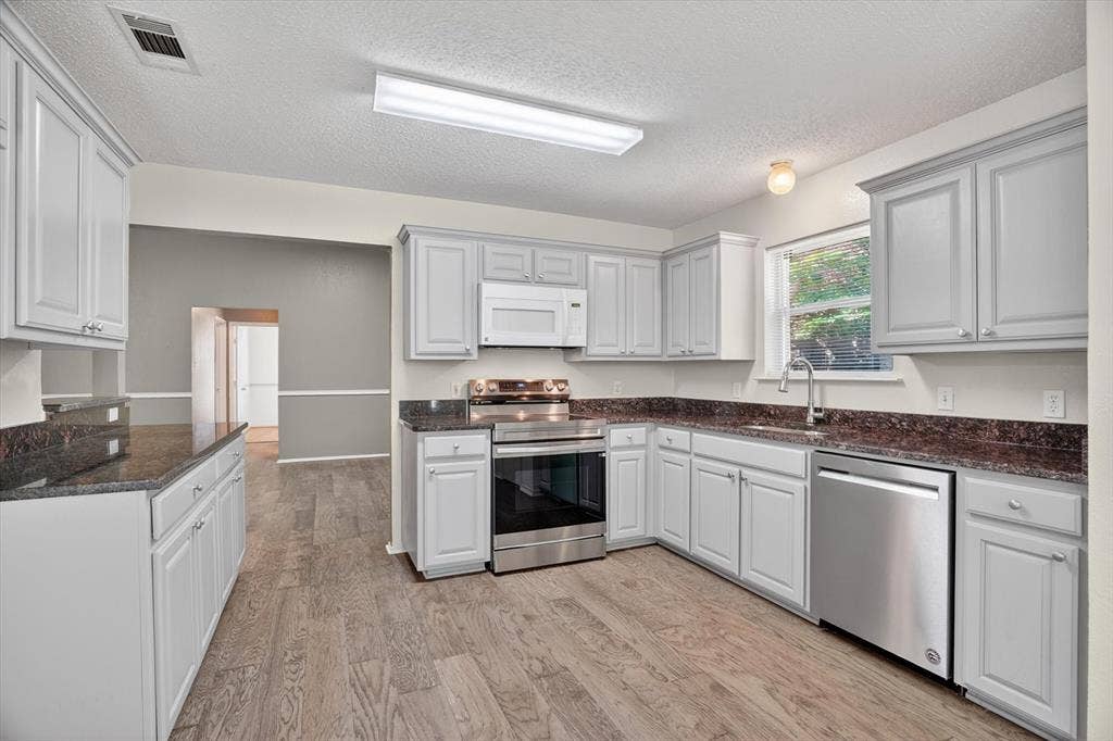 549 Dylan Court, Azle, TX 76020 549 Dylan Court, Azle, TX 76020