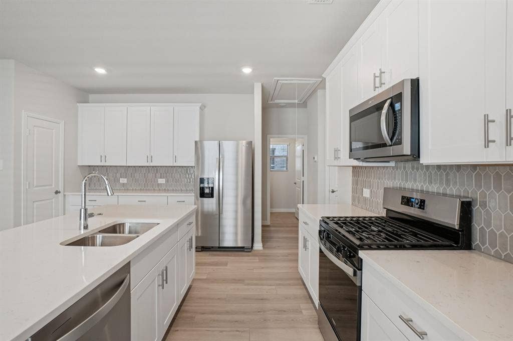 3056 Belton Drive, Farmersville, TX 75442 Photo is not of the actual home, but is an inspirational photo of builder’s model home and may depict options, furnishings, and/or decorator features that are not included.