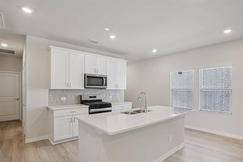 3056 Belton Drive, Farmersville, TX 75442 Photo is not of the actual home, but is an inspirational photo of builder’s model home and may depict options, furnishings, and/or decorator features that are not included.
