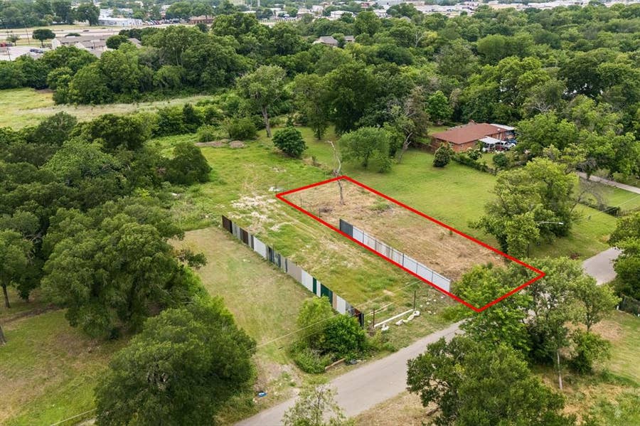 Property photo for 2411 Tally Ho Lane, Dallas, TX