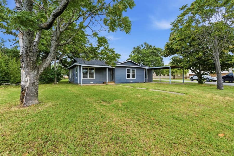 Property photo for 203 N Kickapoo Street, Lipan, TX