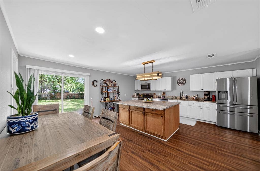 614 Colonial Drive, Athens, TX 75751 614 Colonial Drive, Athens, TX 75751