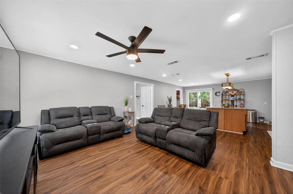 614 Colonial Drive, Athens, TX 75751 614 Colonial Drive, Athens, TX 75751