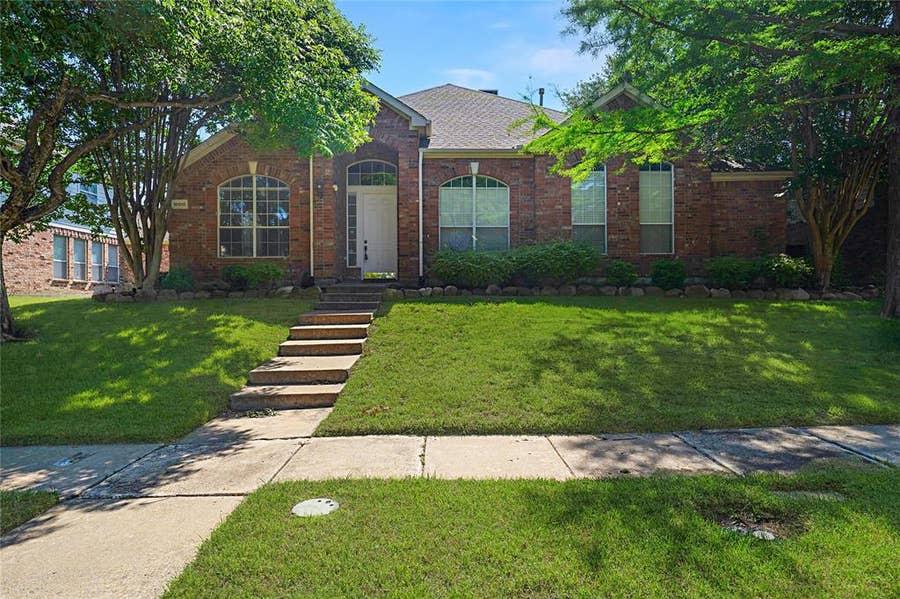 Property photo for 10910 Blackberry Lane, Frisco, TX