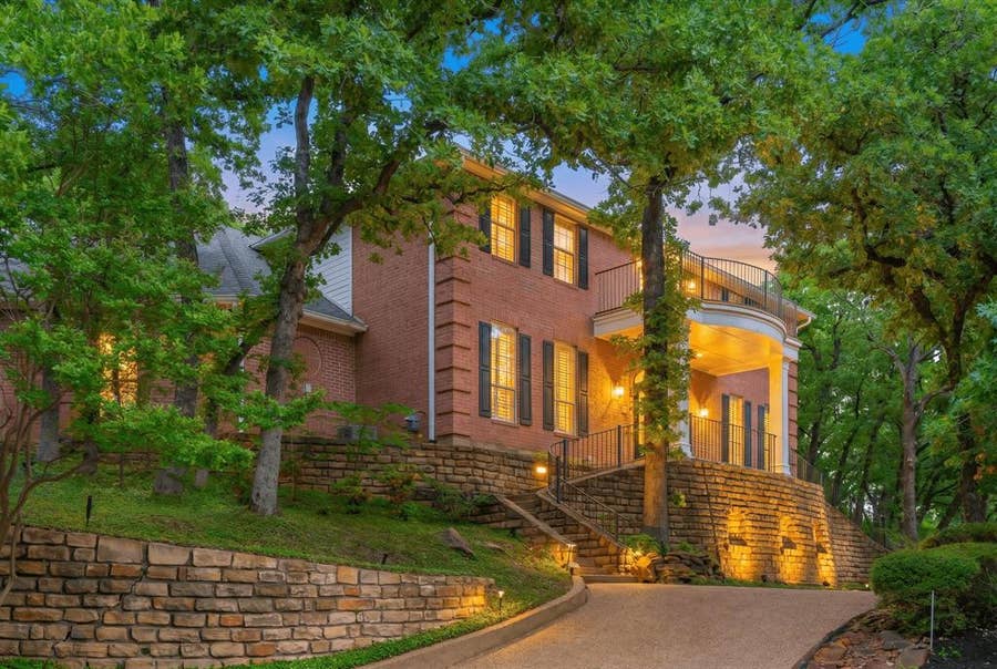 Property photo for 302 W Charlottesville Avenue, Colleyville, TX
