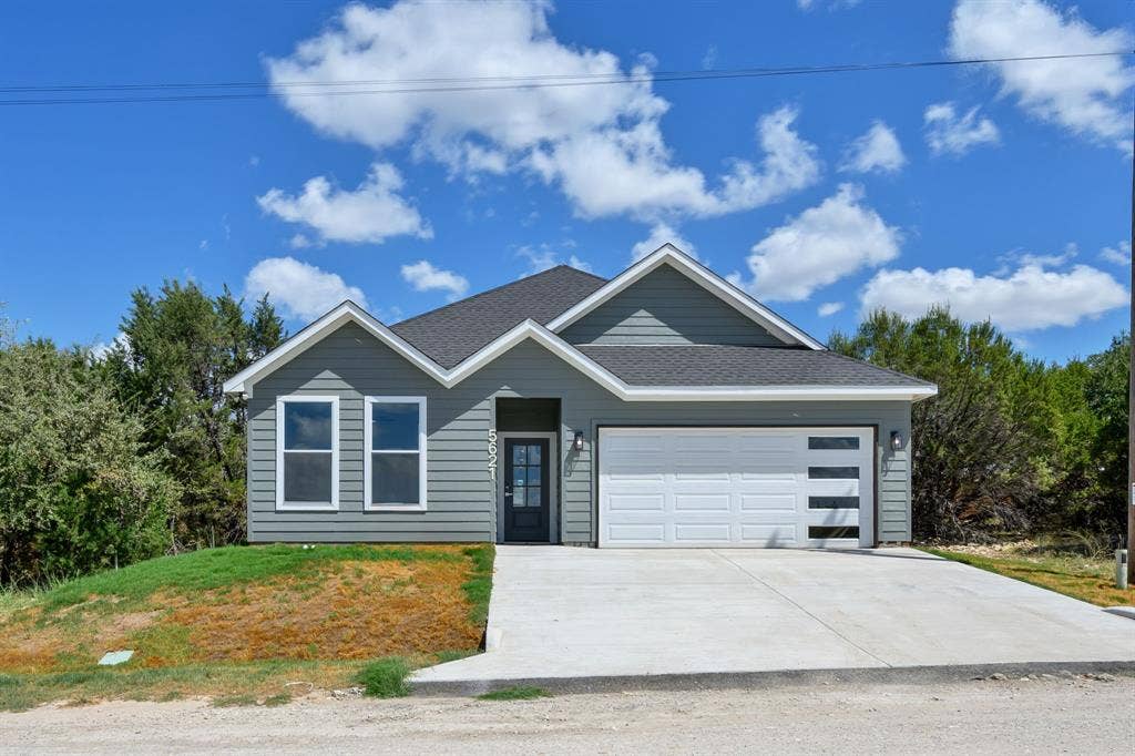 5621 San Jacinto Drive, Granbury, TX 76048 5621 San Jacinto Drive, Granbury, TX 76048
