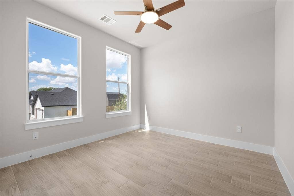 5621 San Jacinto Drive, Granbury, TX 76048 5621 San Jacinto Drive, Granbury, TX 76048