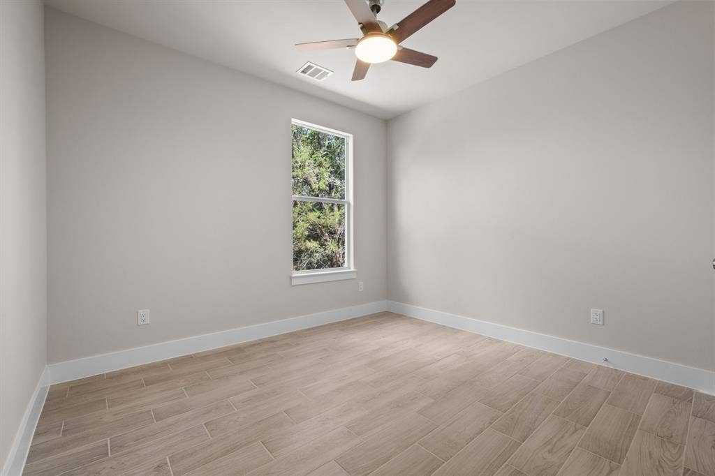 5621 San Jacinto Drive, Granbury, TX 76048 5621 San Jacinto Drive, Granbury, TX 76048