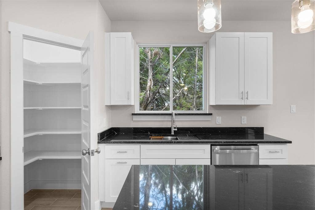 5621 San Jacinto Drive, Granbury, TX 76048 5621 San Jacinto Drive, Granbury, TX 76048