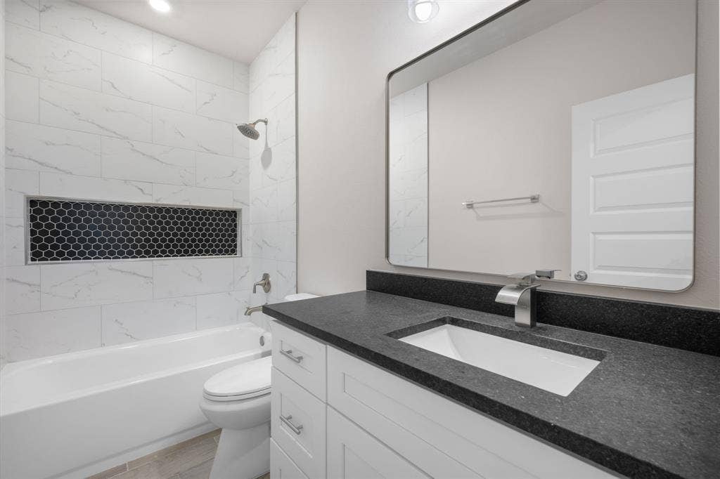 5621 San Jacinto Drive, Granbury, TX 76048 5621 San Jacinto Drive, Granbury, TX 76048