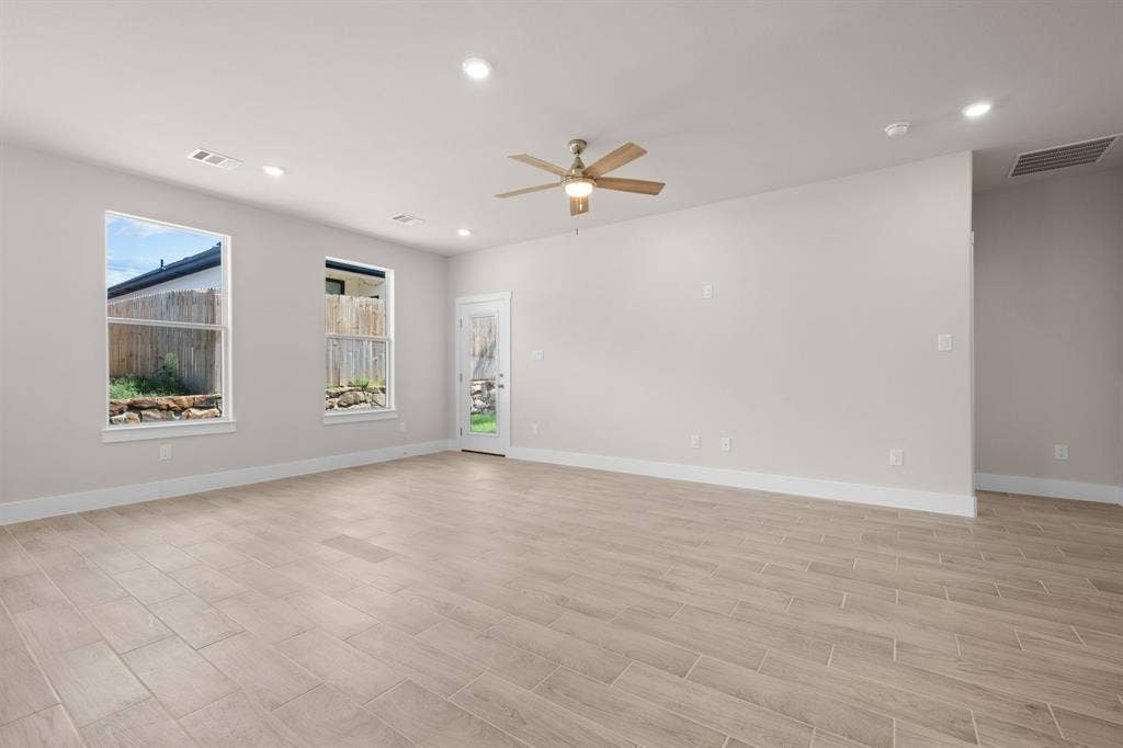 5621 San Jacinto Drive, Granbury, TX 76048 5621 San Jacinto Drive, Granbury, TX 76048
