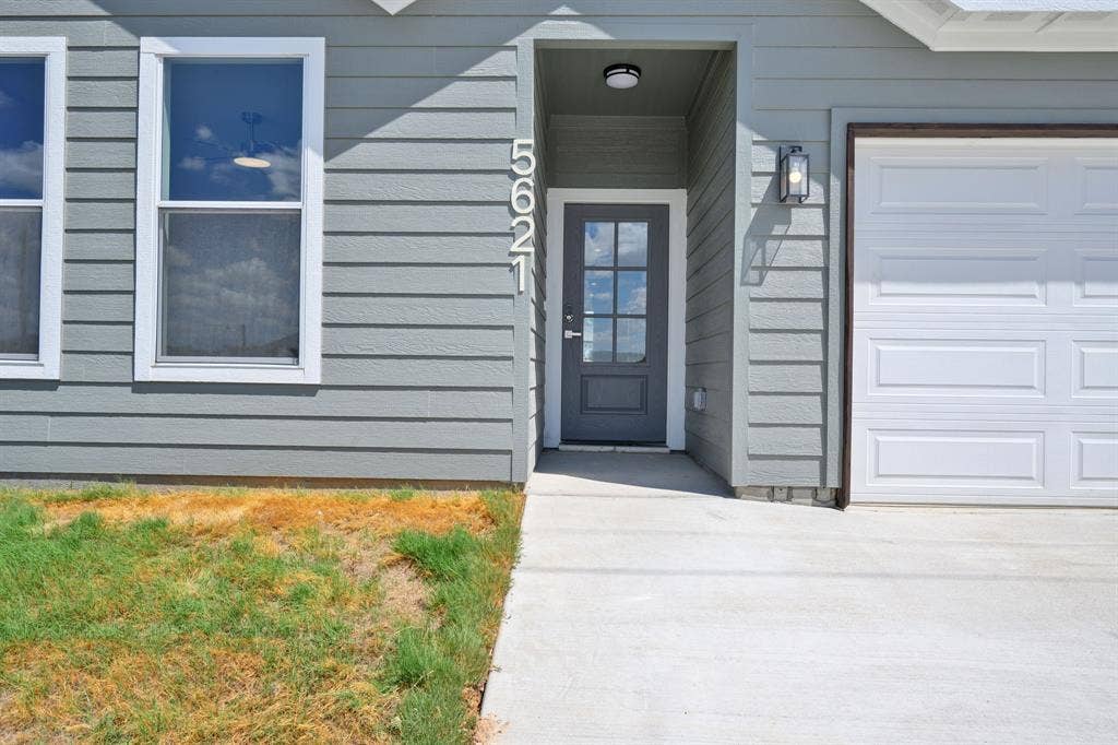5621 San Jacinto Drive, Granbury, TX 76048 5621 San Jacinto Drive, Granbury, TX 76048