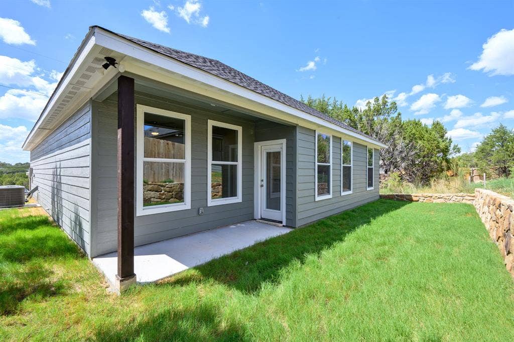 5621 San Jacinto Drive, Granbury, TX 76048 5621 San Jacinto Drive, Granbury, TX 76048