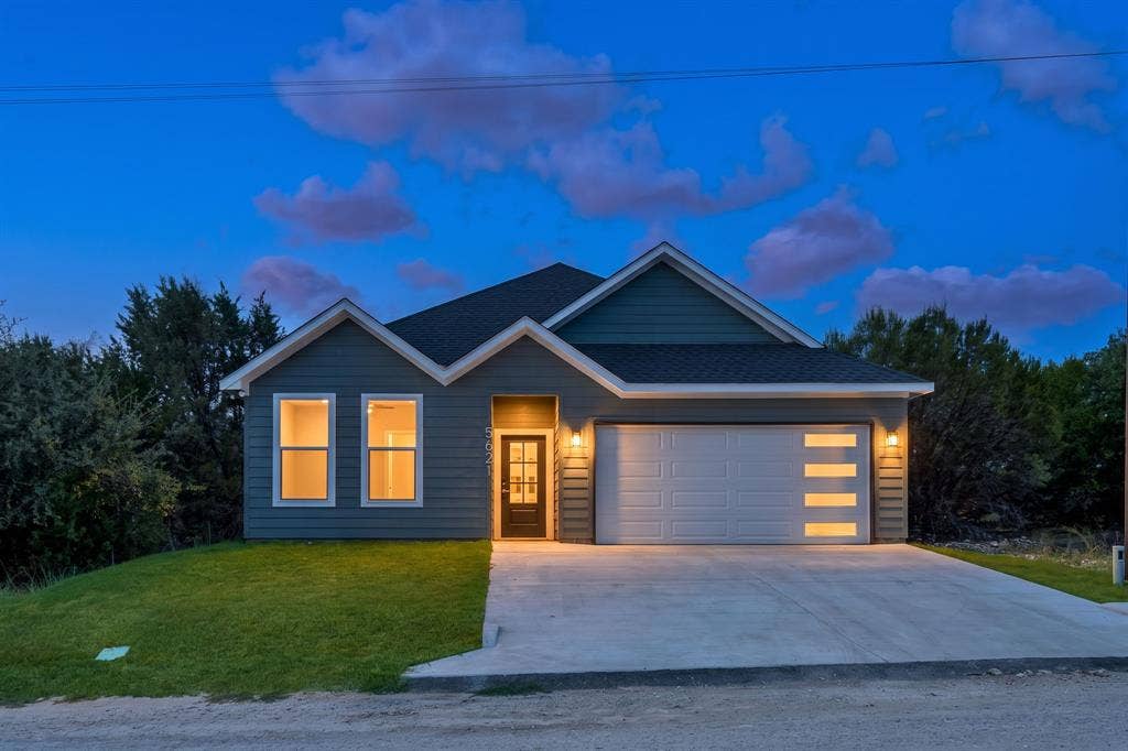 5621 San Jacinto Drive, Granbury, TX 76048 5621 San Jacinto Drive, Granbury, TX 76048