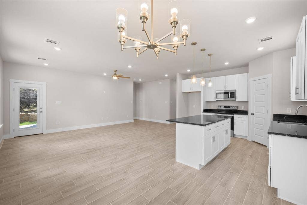 5621 San Jacinto Drive, Granbury, TX 76048 5621 San Jacinto Drive, Granbury, TX 76048