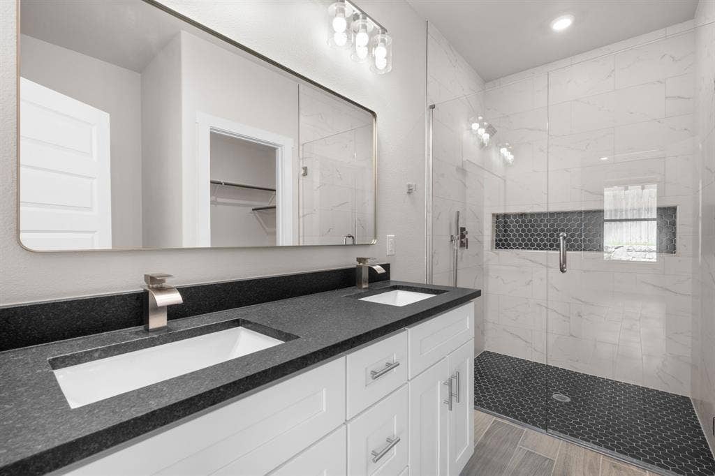 5621 San Jacinto Drive, Granbury, TX 76048 5621 San Jacinto Drive, Granbury, TX 76048