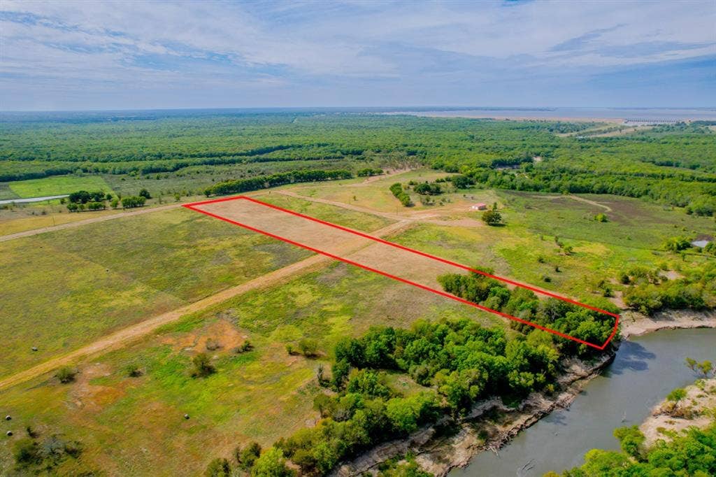 1500 Private Road 8496, Athens, TX 75832 Ten acres of East Texas land ready for a custom home, barndominium, workshop, or ranch retreat.