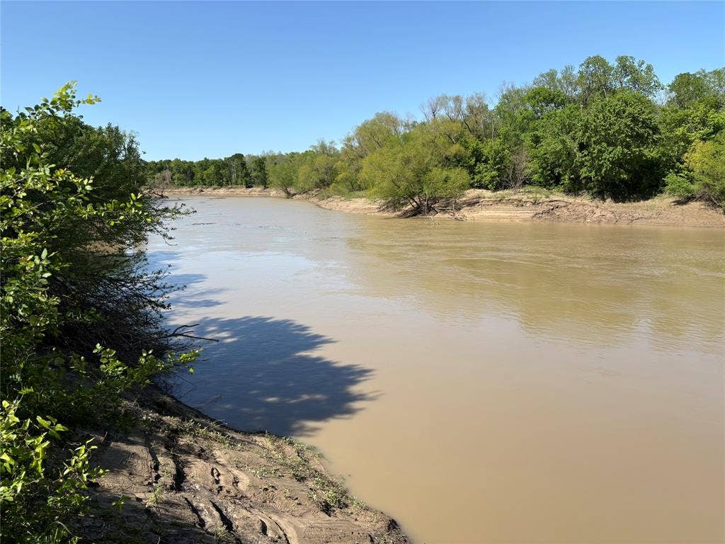 1500 Private Road 8496, Athens, TX 75832 Cayuga ISD location appeals to buyers seeking country living in East Texas.