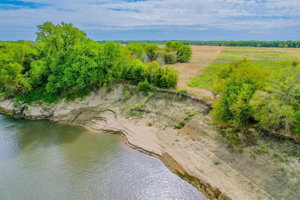 1500 Private Road 8496, Athens, TX 75832 Waterfront land on the Trinity River offers natural beauty and privacy.