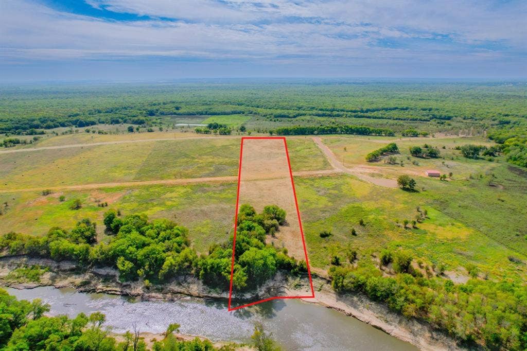 1500 Private Road 8496, Athens, TX 75832 A rare opportunity to build a riverfront barndominium in one of East Texas' most scenic acreage communities.