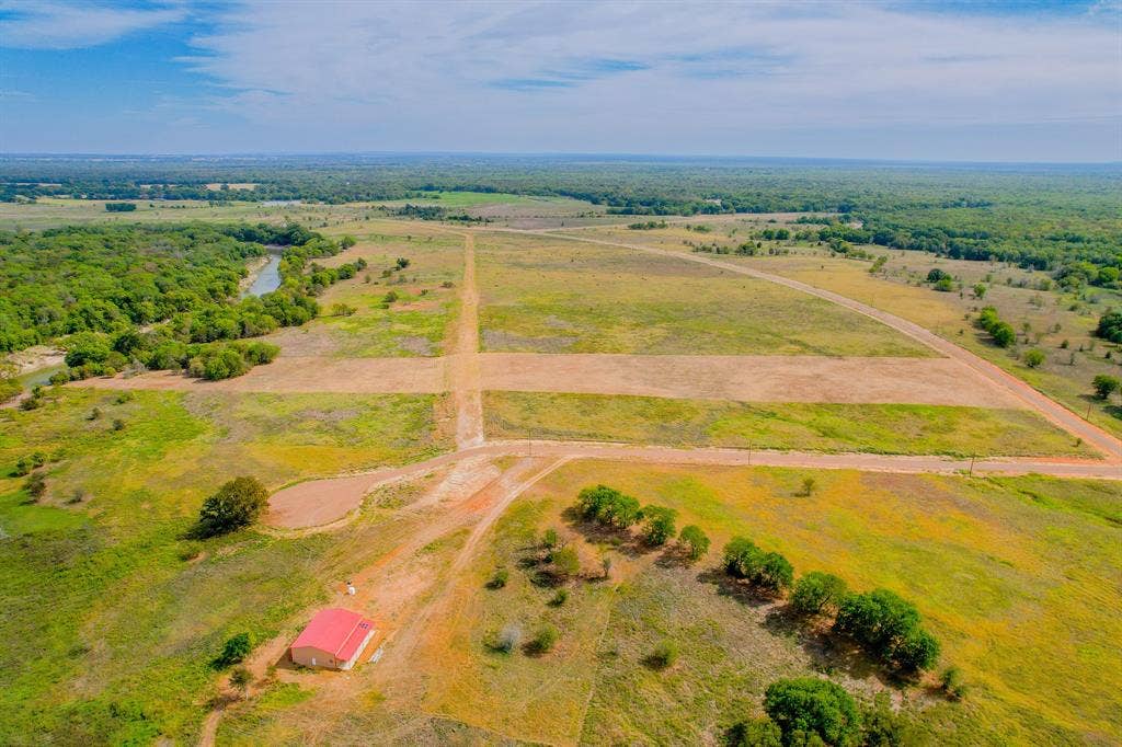 1500 Private Road 8496, Athens, TX 75832 Beautiful natural surroundings make this River Point property truly special.