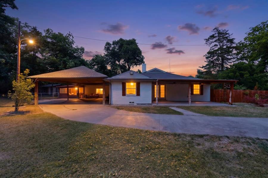 Property photo for 513 Ten Mile Drive, DeSoto, TX