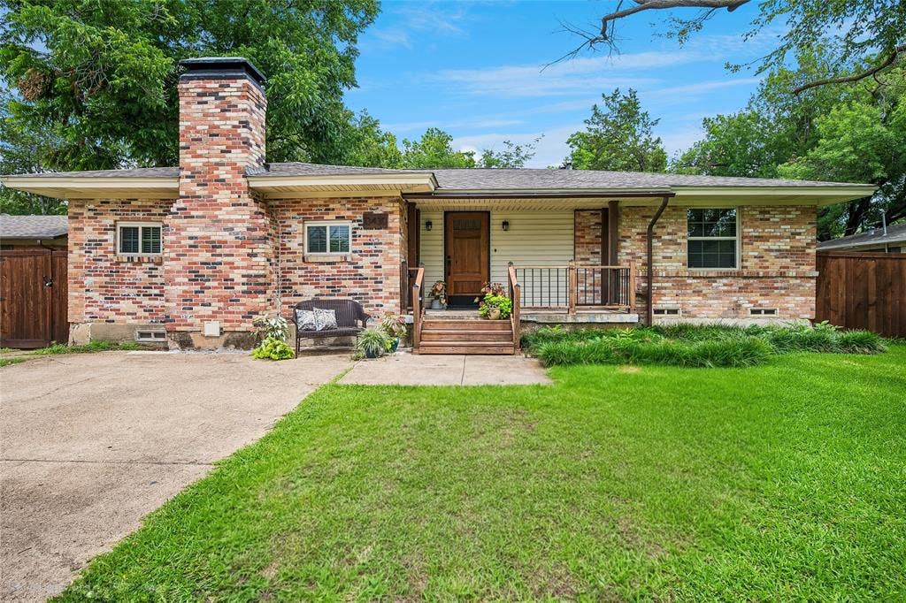 13430 Challaburton Drive, Farmers Branch, TX 75234 Front house
