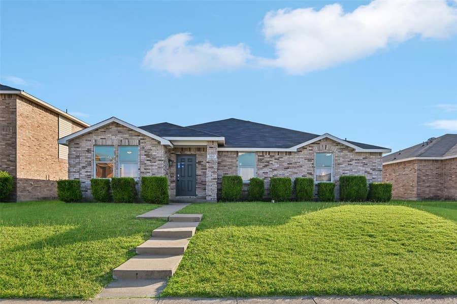 Property photo for 3037 Paint Brush Place, Lancaster, TX
