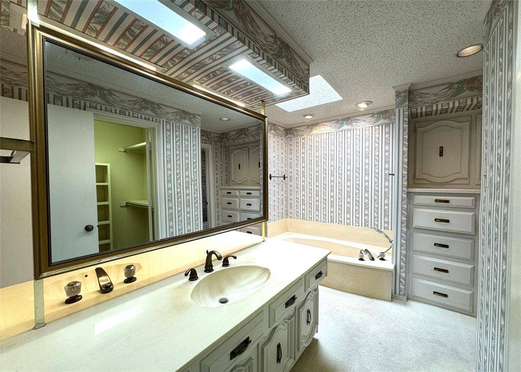 4220 Brooktree Lane, Dallas, TX 75287 4220 Brooktree Lane, Dallas, TX 75287