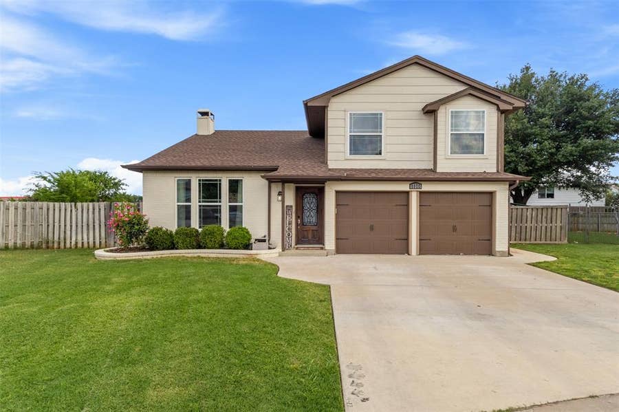 Property photo for 8800 Crestbrook Drive, Fort Worth, TX