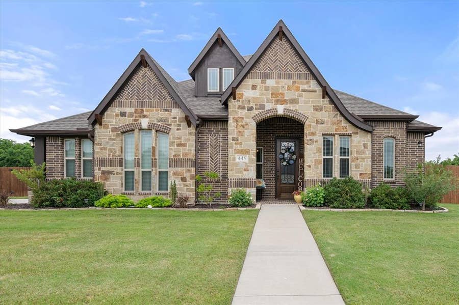 Property photo for 445 Rusty Run Drive, Midlothian, TX