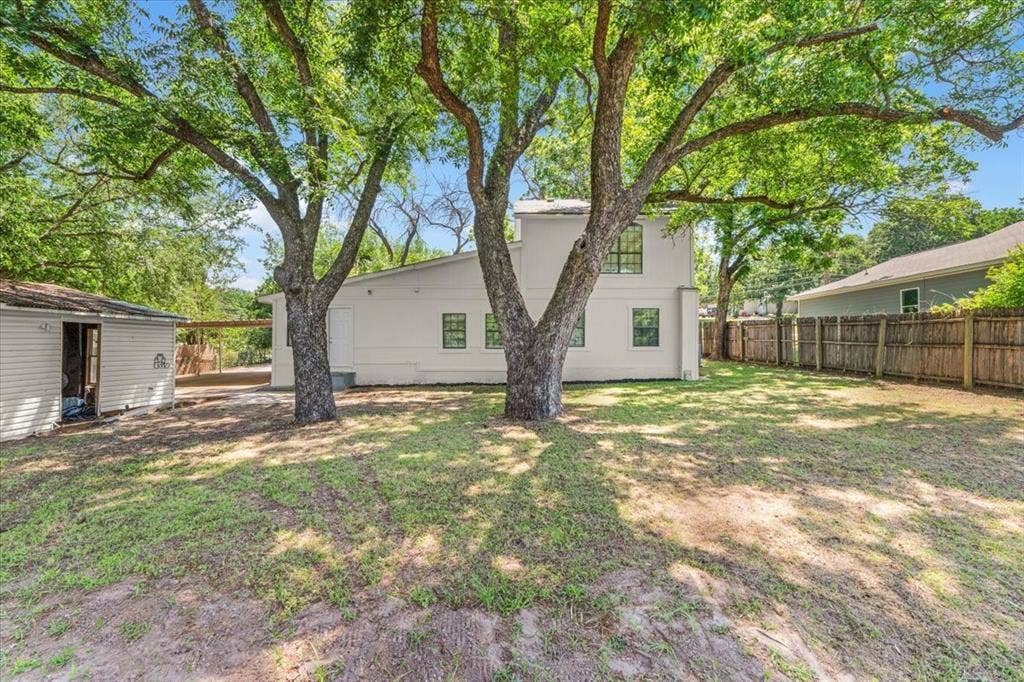 643 E Columbia Drive, Azle, TX 76020 643 E Columbia Drive, Azle, TX 76020