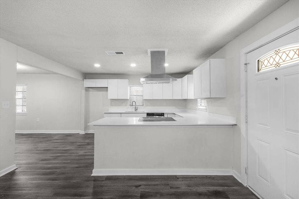 643 E Columbia Drive, Azle, TX 76020 643 E Columbia Drive, Azle, TX 76020