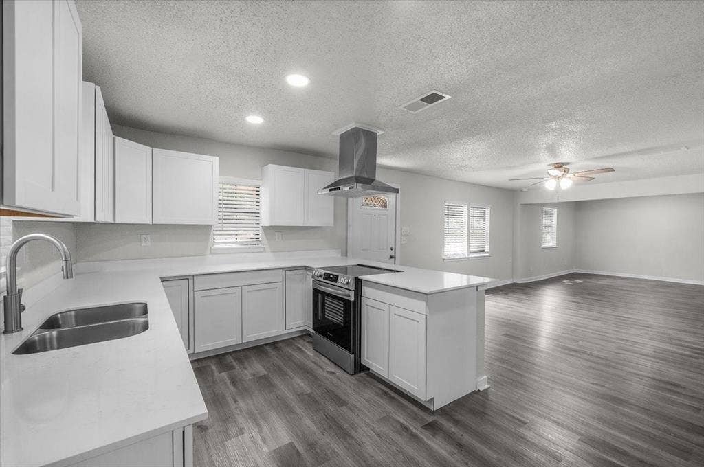643 E Columbia Drive, Azle, TX 76020 643 E Columbia Drive, Azle, TX 76020