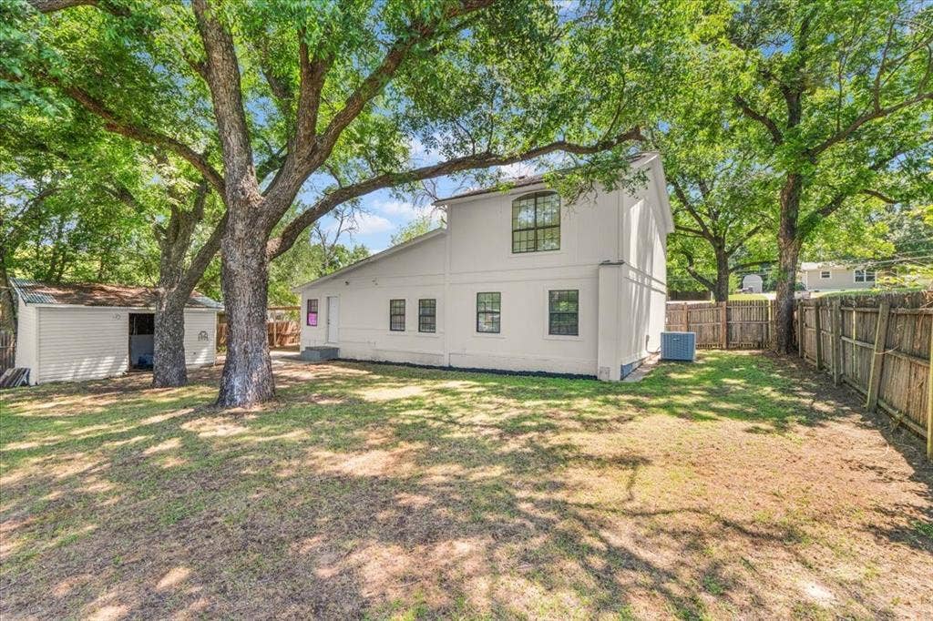 643 E Columbia Drive, Azle, TX 76020 643 E Columbia Drive, Azle, TX 76020