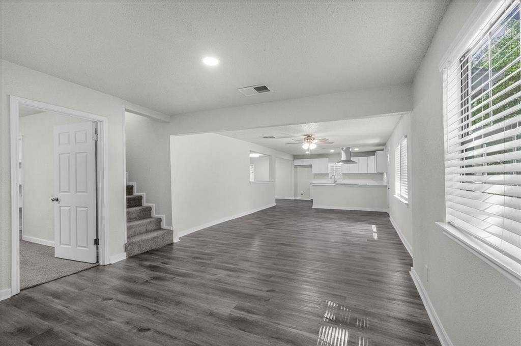643 E Columbia Drive, Azle, TX 76020 643 E Columbia Drive, Azle, TX 76020