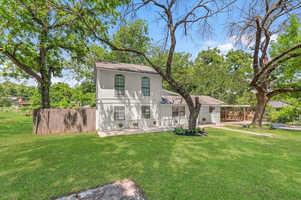 643 E Columbia Drive, Azle, TX 76020 643 E Columbia Drive, Azle, TX 76020