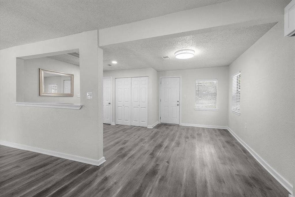 643 E Columbia Drive, Azle, TX 76020 643 E Columbia Drive, Azle, TX 76020