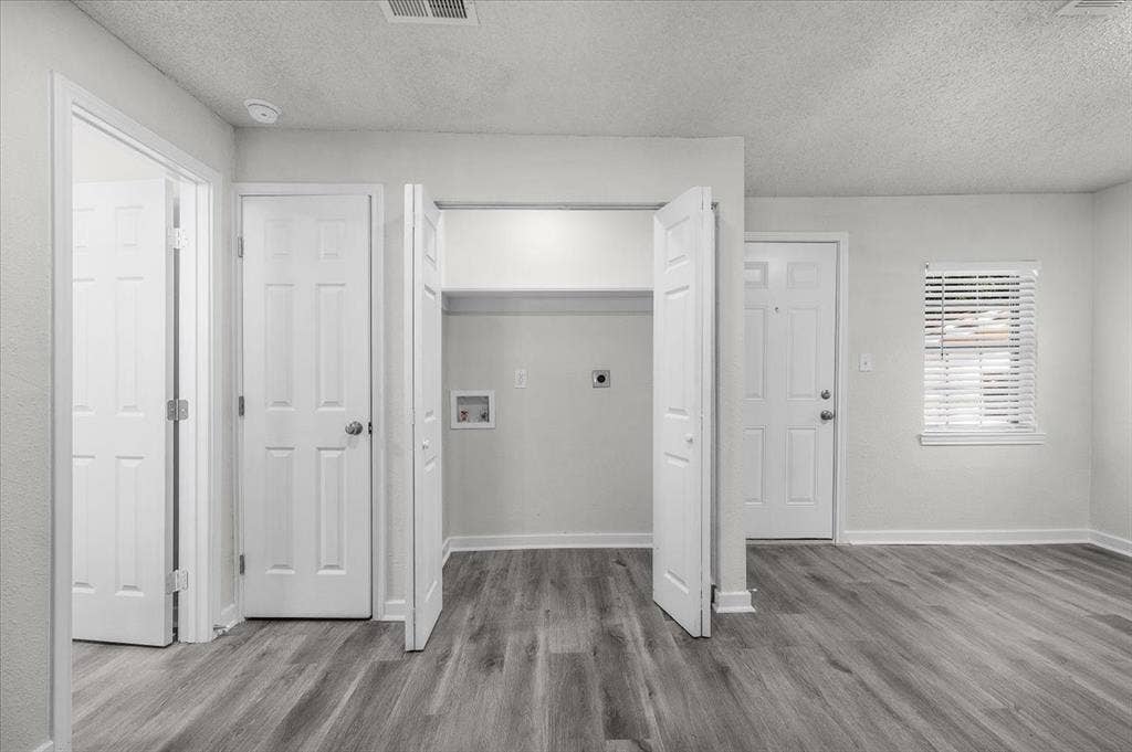 643 E Columbia Drive, Azle, TX 76020 643 E Columbia Drive, Azle, TX 76020