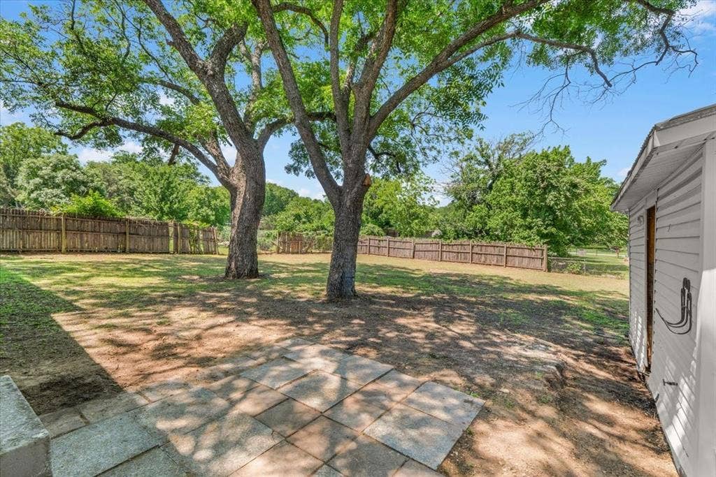643 E Columbia Drive, Azle, TX 76020 643 E Columbia Drive, Azle, TX 76020