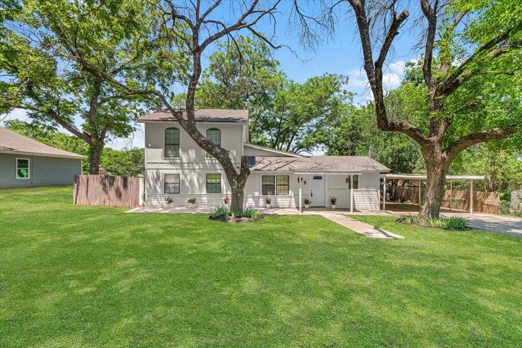 643 E Columbia Drive, Azle, TX 76020 643 E Columbia Drive, Azle, TX 76020