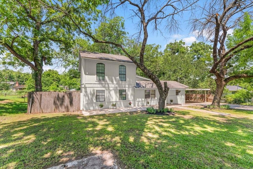 643 E Columbia Drive, Azle, TX 76020 643 E Columbia Drive, Azle, TX 76020