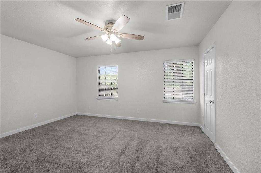 643 E Columbia Drive, Azle, TX 76020 643 E Columbia Drive, Azle, TX 76020