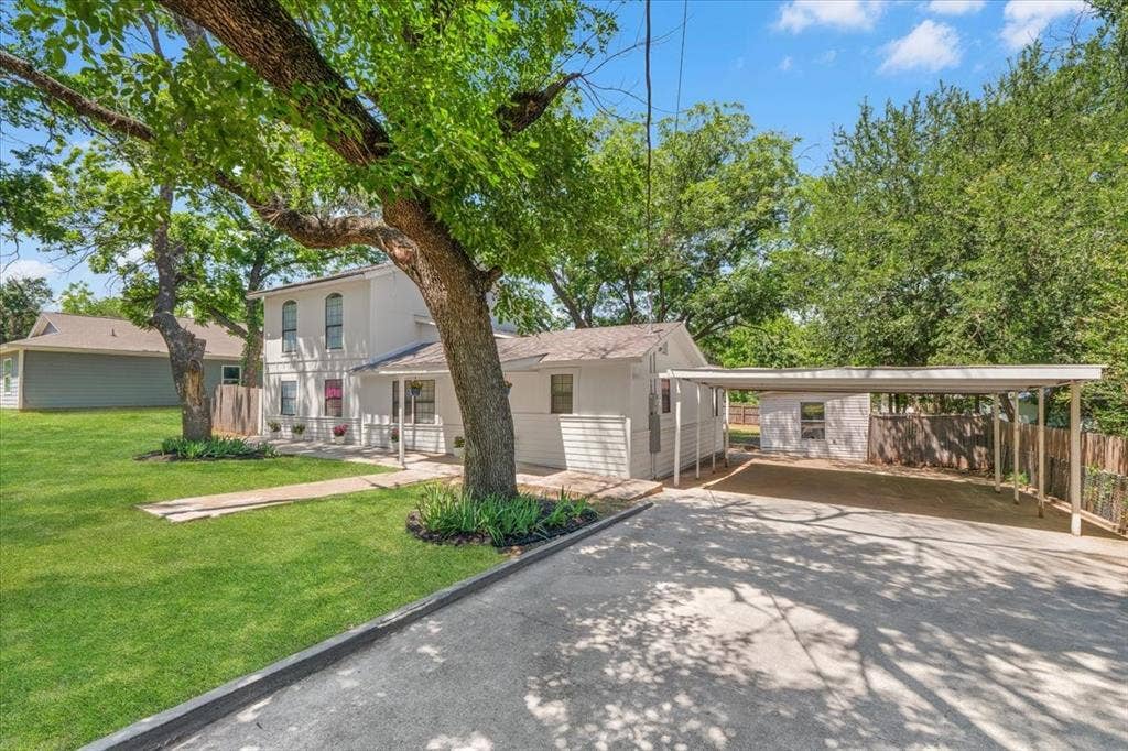 643 E Columbia Drive, Azle, TX 76020 643 E Columbia Drive, Azle, TX 76020