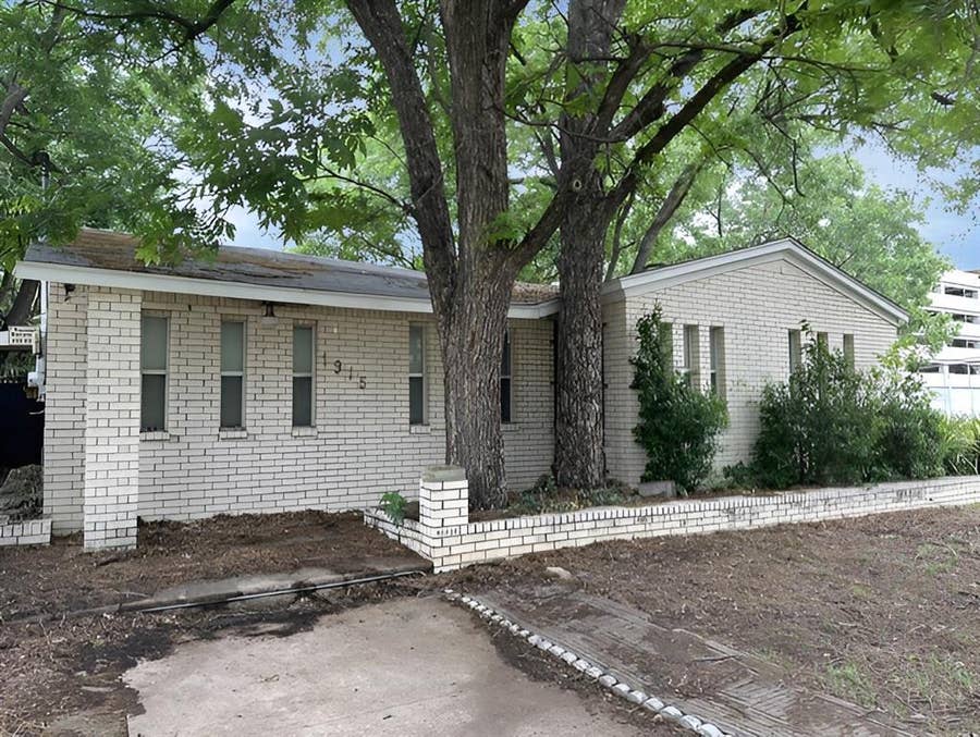 Property photo for 1915 Prairie View Drive, Dallas, TX