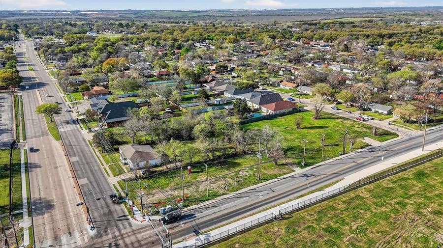 Property photo for 451 N Jim Miller Road, Dallas, TX