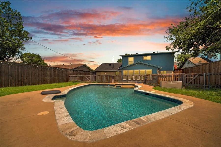 Property photo for 1401 Greentree Lane, Garland, TX