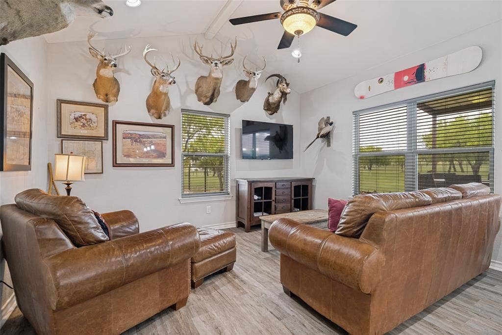 117 Maravilla Drive, Aledo, TX 76008 Guest house/living room