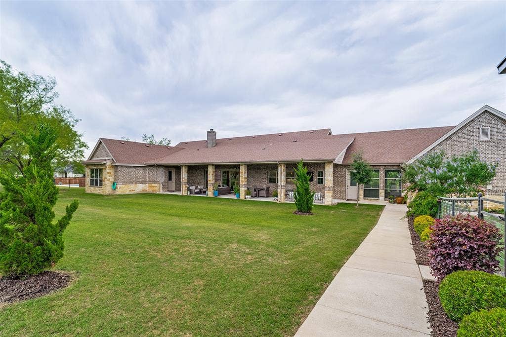 117 Maravilla Drive, Aledo, TX 76008 sidewalk to guest house